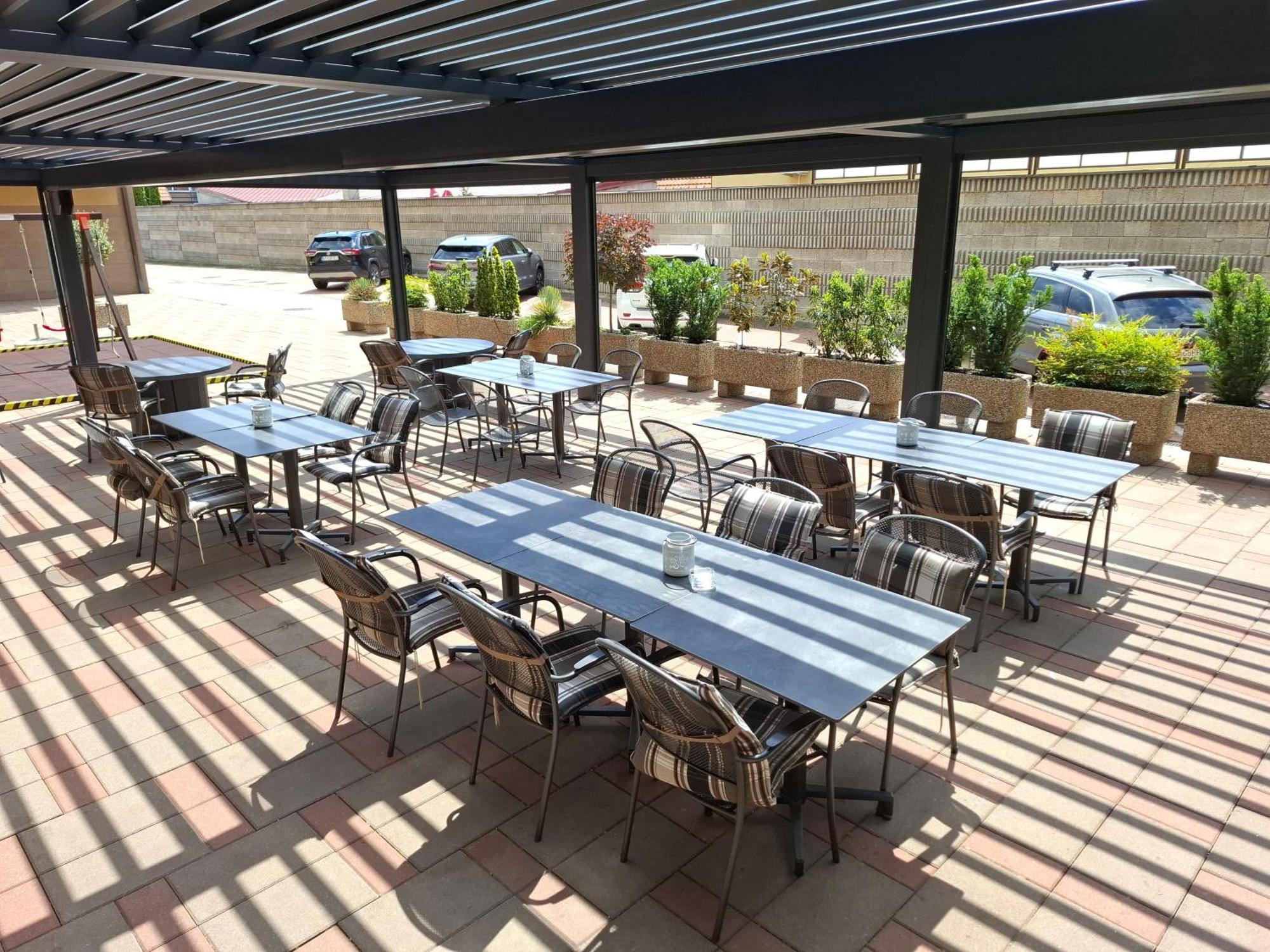 Hotel Eminent Stupava Εξωτερικό φωτογραφία